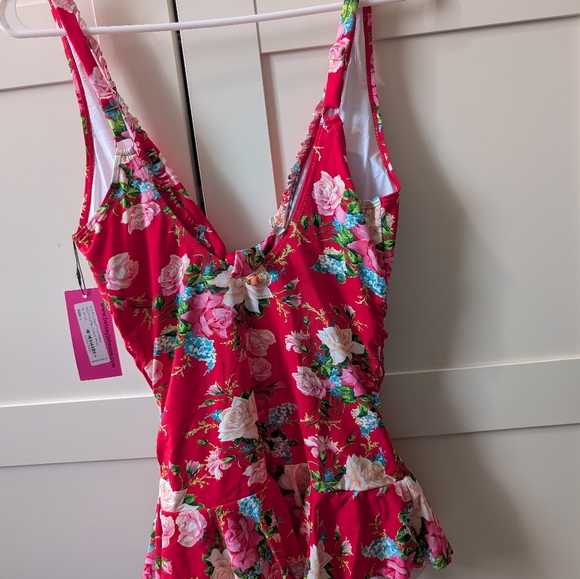 $128 NWT Betsey Johnson beautiful floral swimsuit bathing suit M - Picture 4 of 7